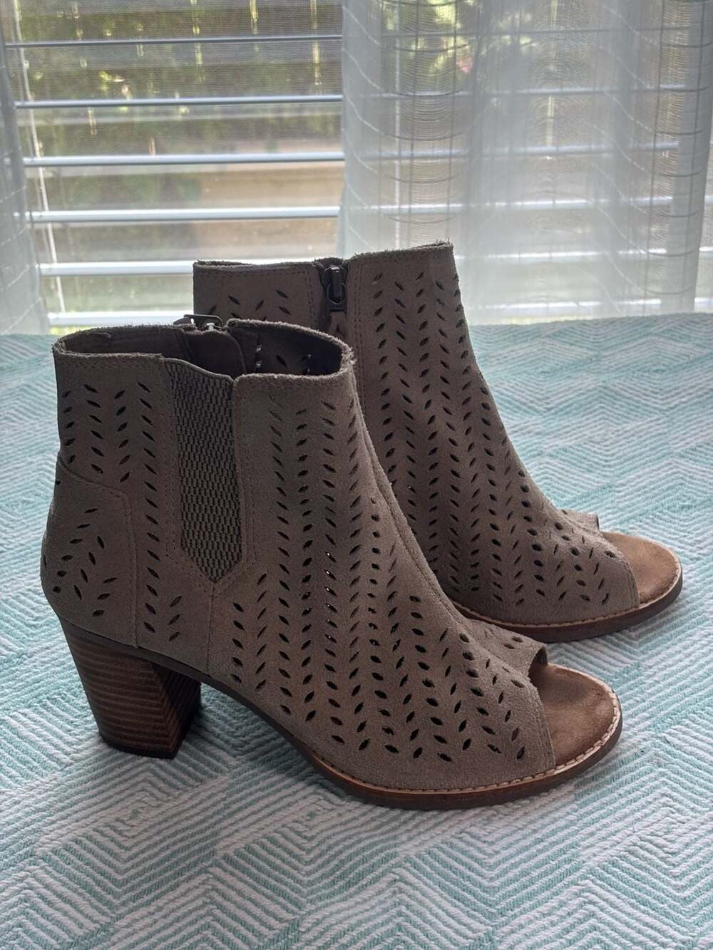 TOMS Women's Taupe Suede Laser Cut Peep Toe Ankle Booties Size 7